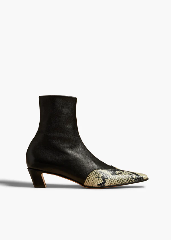 NEVADA STRETCH LOW BOOT IN BLACK LEATHER WITH NATURAL PYTHON FRONT VIEW