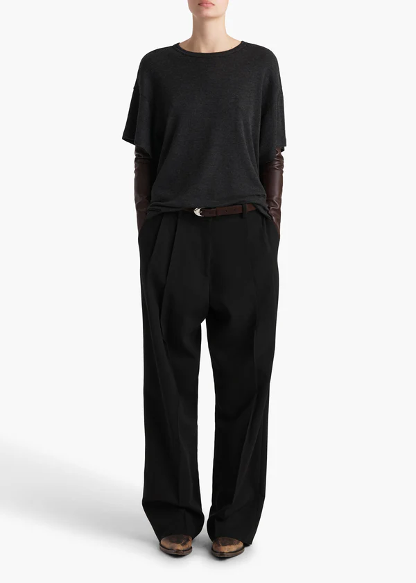 MAEVE-T-SHIRT_CHARCOAL_2386612-205_STYLED