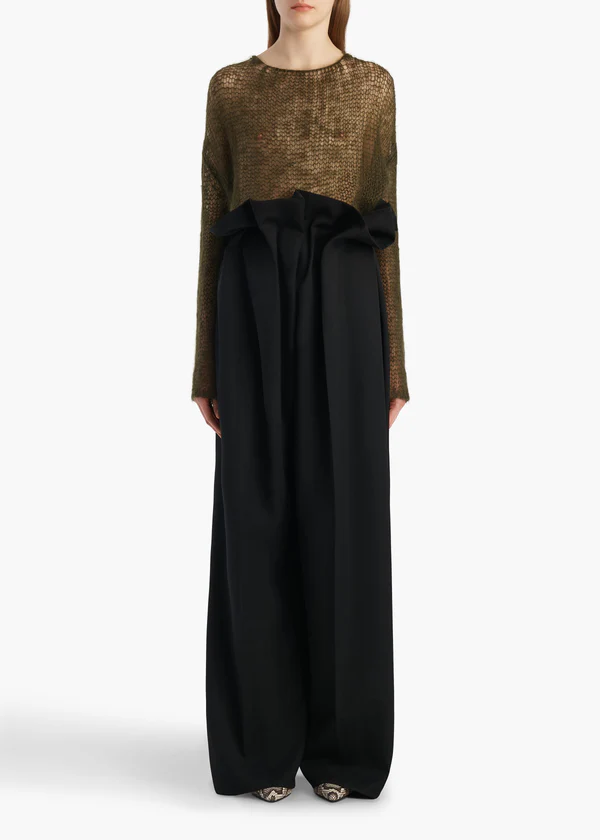 WENDY SWEATER DARK OLIVE 18300539 429 A STYLED